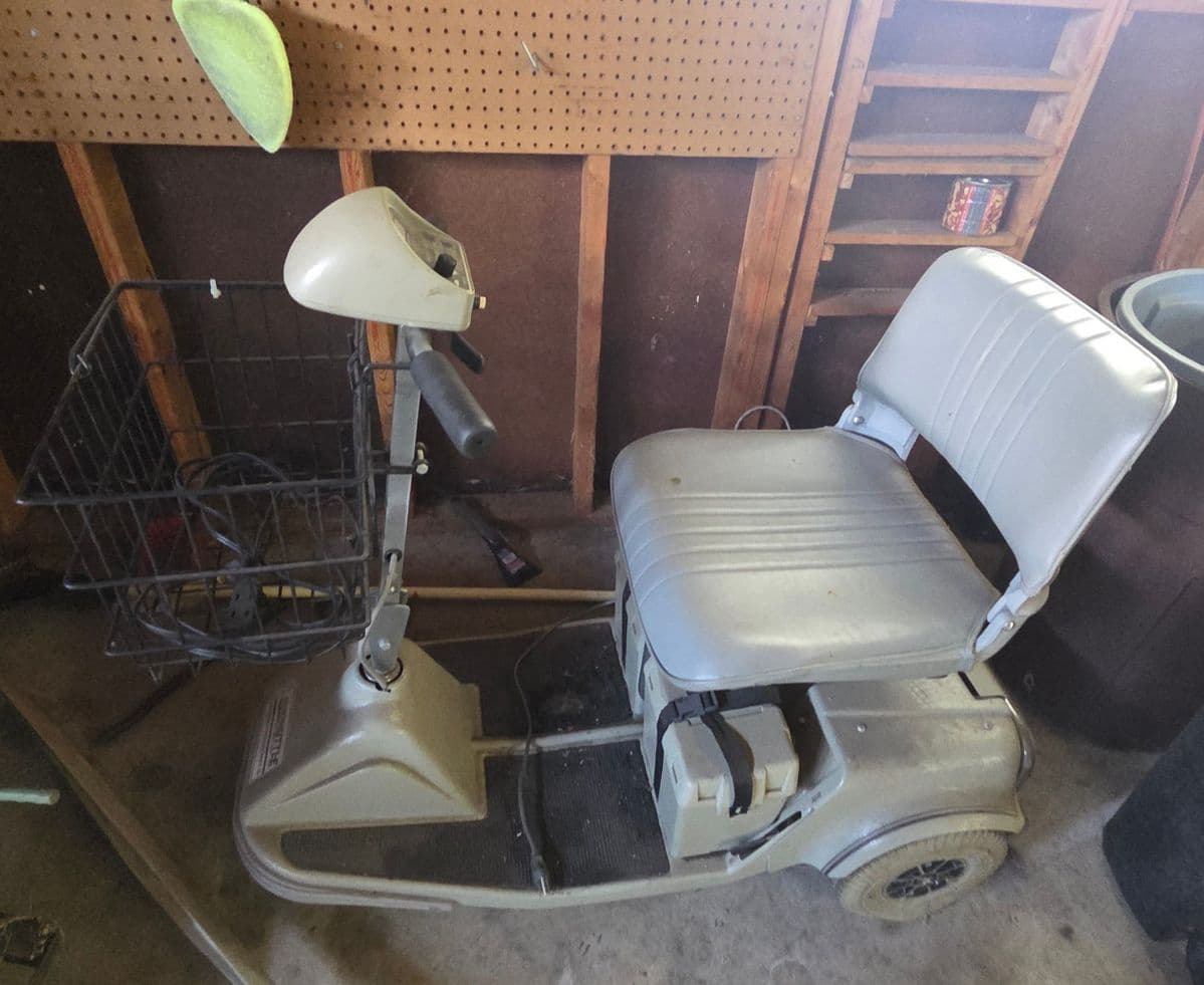 Milford Mainstay: A Blue Moon Estate Sale photo 10