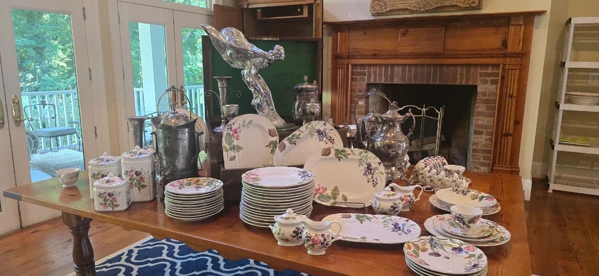 Professional Party Planners Overstock and Downsizing photo 8