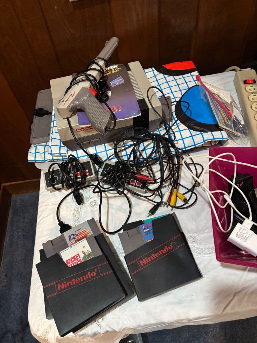 Ridgedale Mid-Century Explosion Sale! photo 8