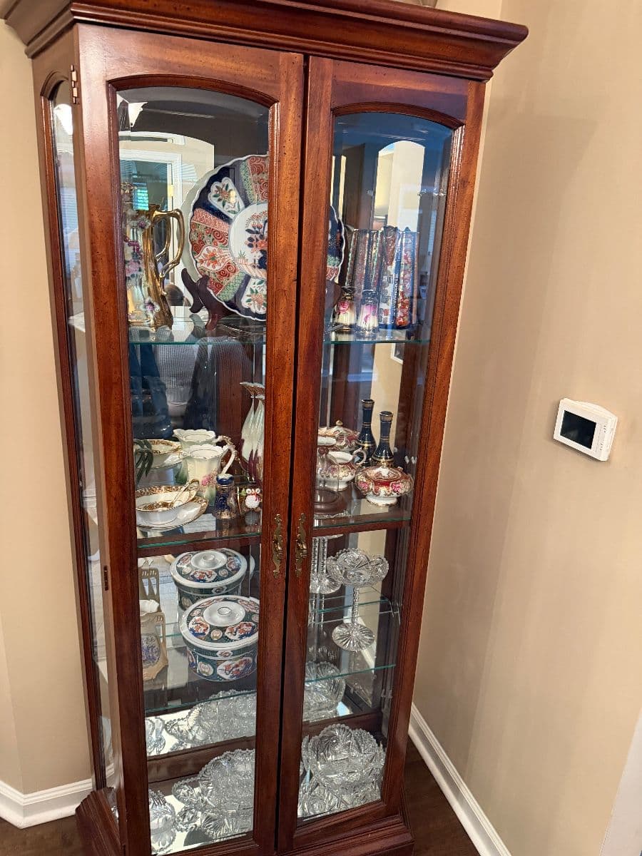 Beautiful estate sale in Cordova Tennessee with clothing & furniture photo 4
