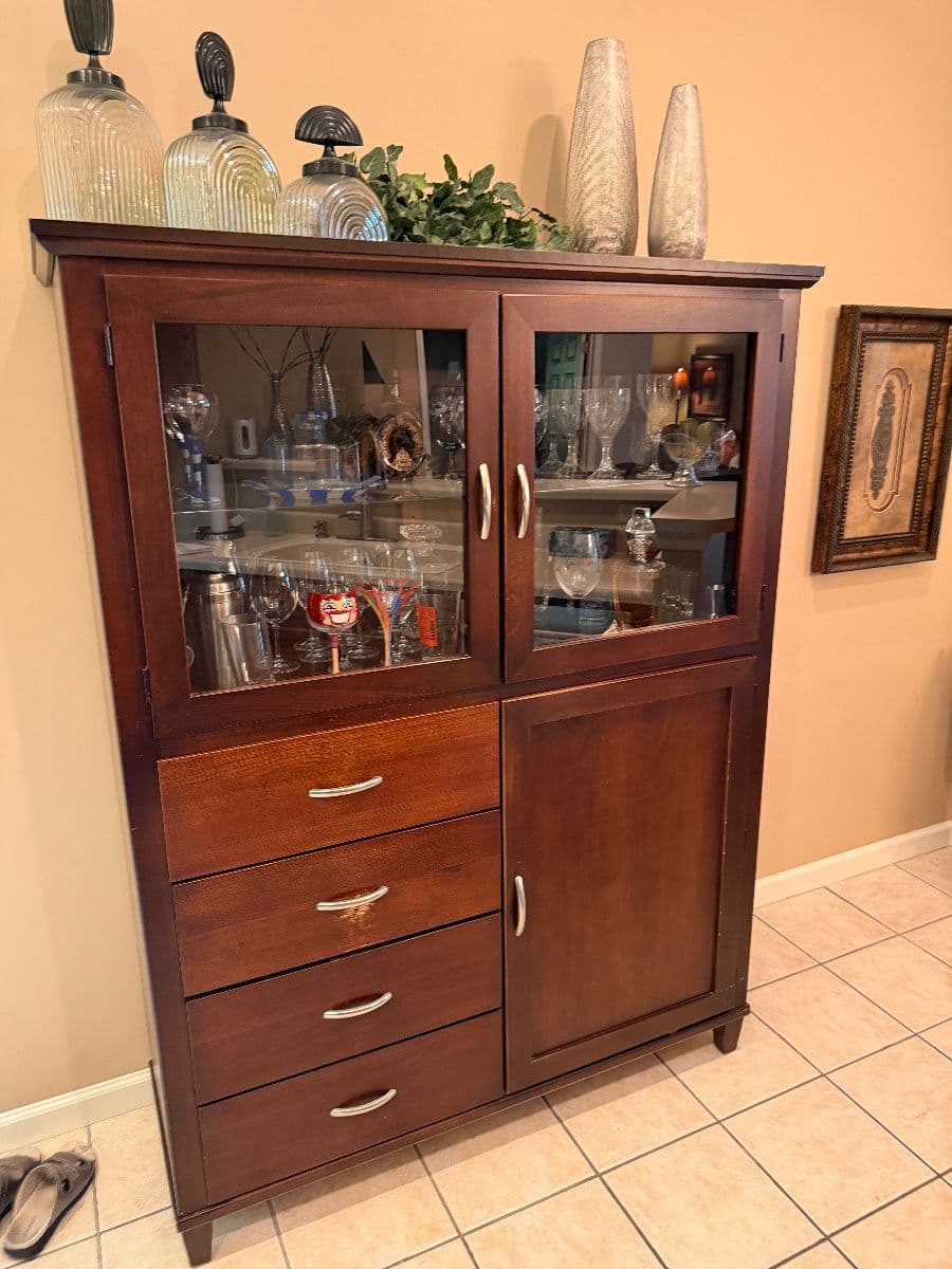 Beautiful estate sale in Cordova Tennessee with clothing & furniture photo 1
