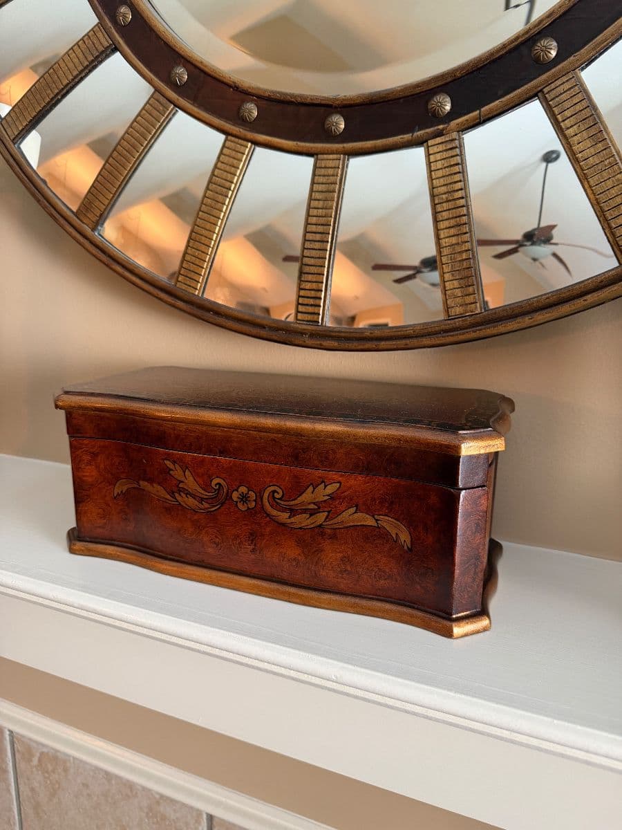 Beautiful estate sale in Cordova Tennessee with clothing & furniture photo 11