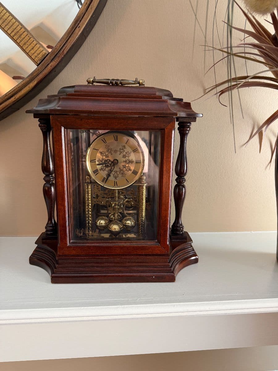 Beautiful estate sale in Cordova Tennessee with clothing & furniture photo 10