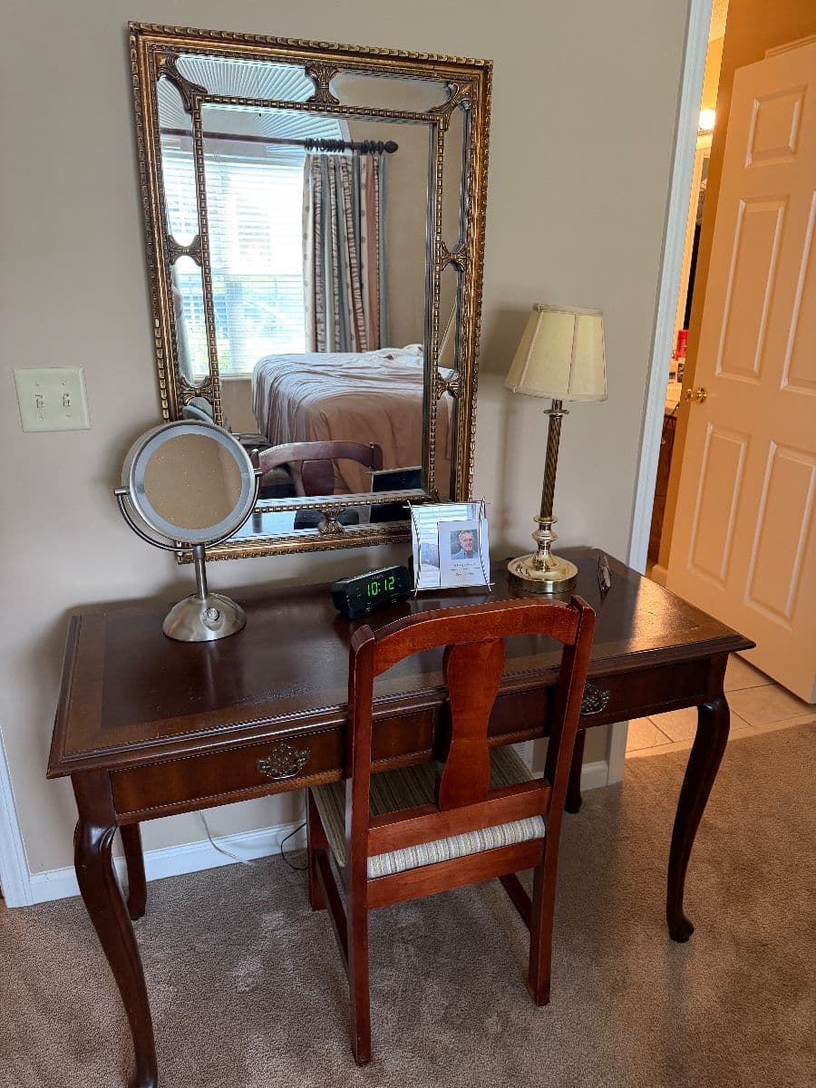 Beautiful estate sale in Cordova Tennessee with clothing & furniture photo 12