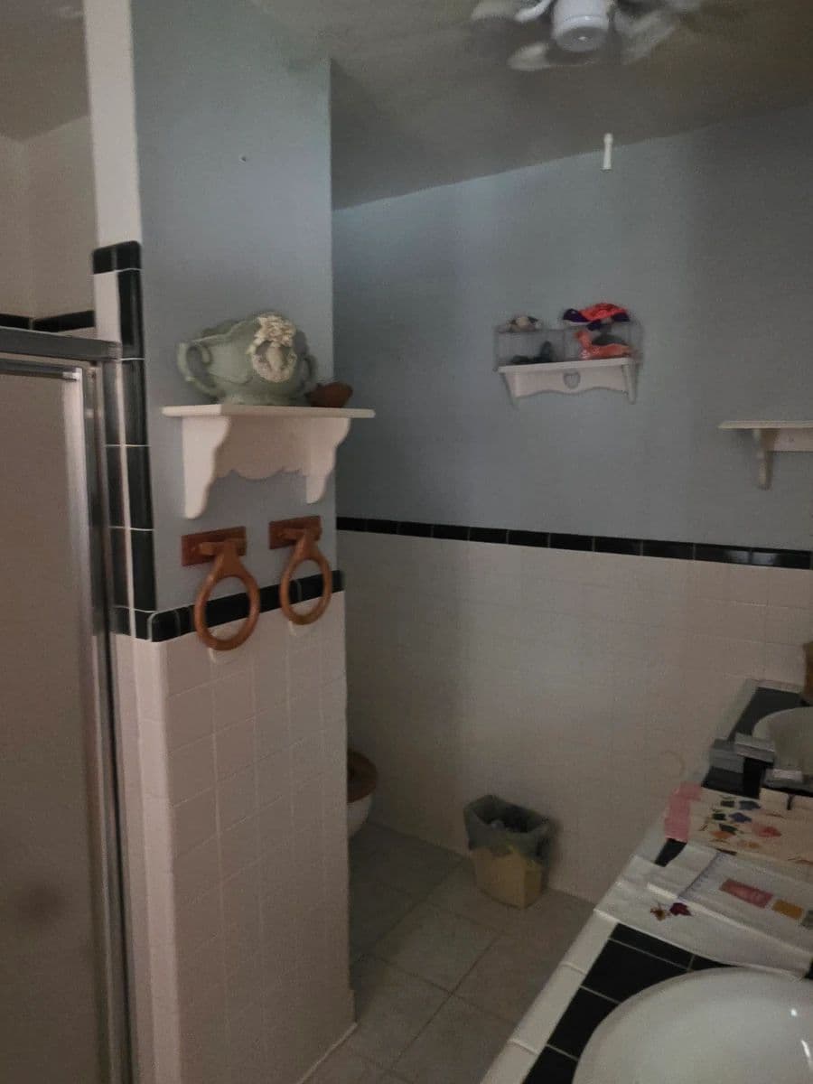 Honey Hole Estate Sale photo 6