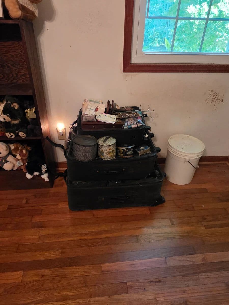 Honey Hole Estate Sale photo 10