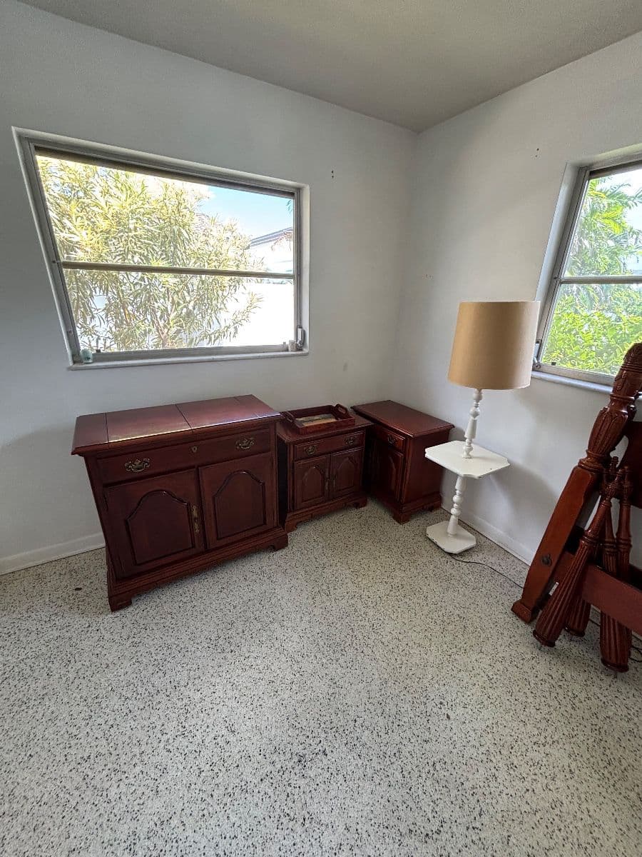 Estate Sale Island Way Clearwater photo 10