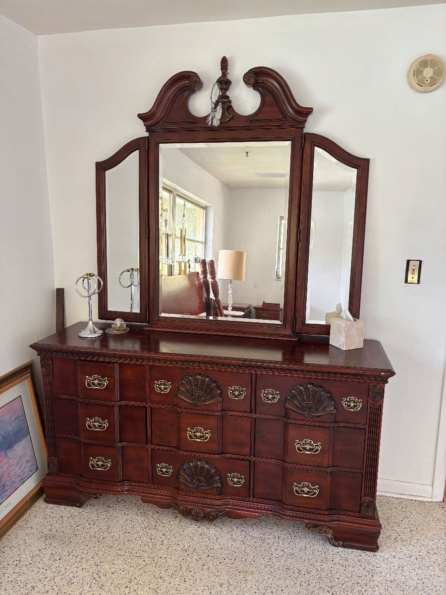 Estate Sale Island Way Clearwater photo 8