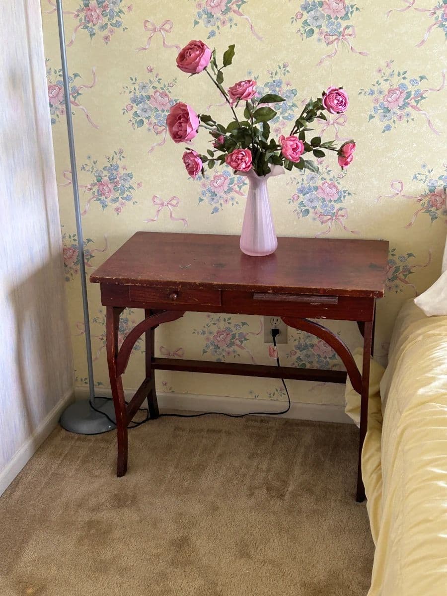 SINCERELY YOURS ESTATE SALE: VINTAGE FURNITURE, BOOKS, KITCHENWARE, CUTE DECOR photo 10