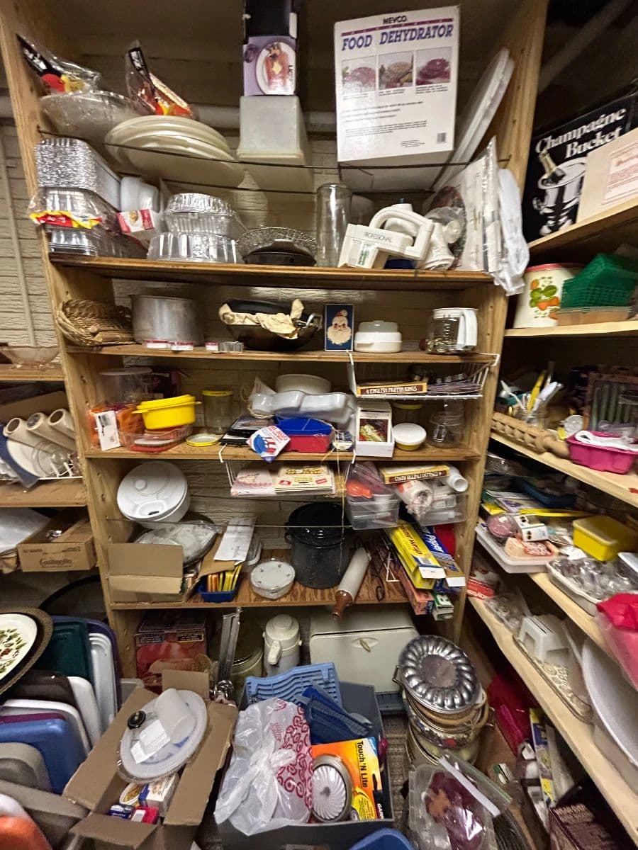 SINCERELY YOURS ESTATE SALE: VINTAGE FURNITURE, BOOKS, KITCHENWARE, CUTE DECOR photo 4