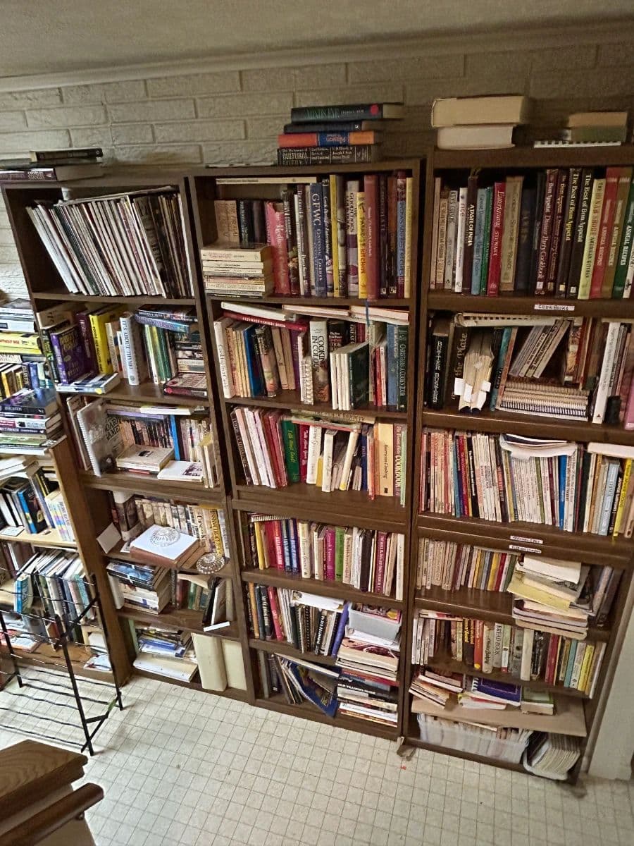 SINCERELY YOURS ESTATE SALE: VINTAGE FURNITURE, BOOKS, KITCHENWARE, CUTE DECOR photo 2
