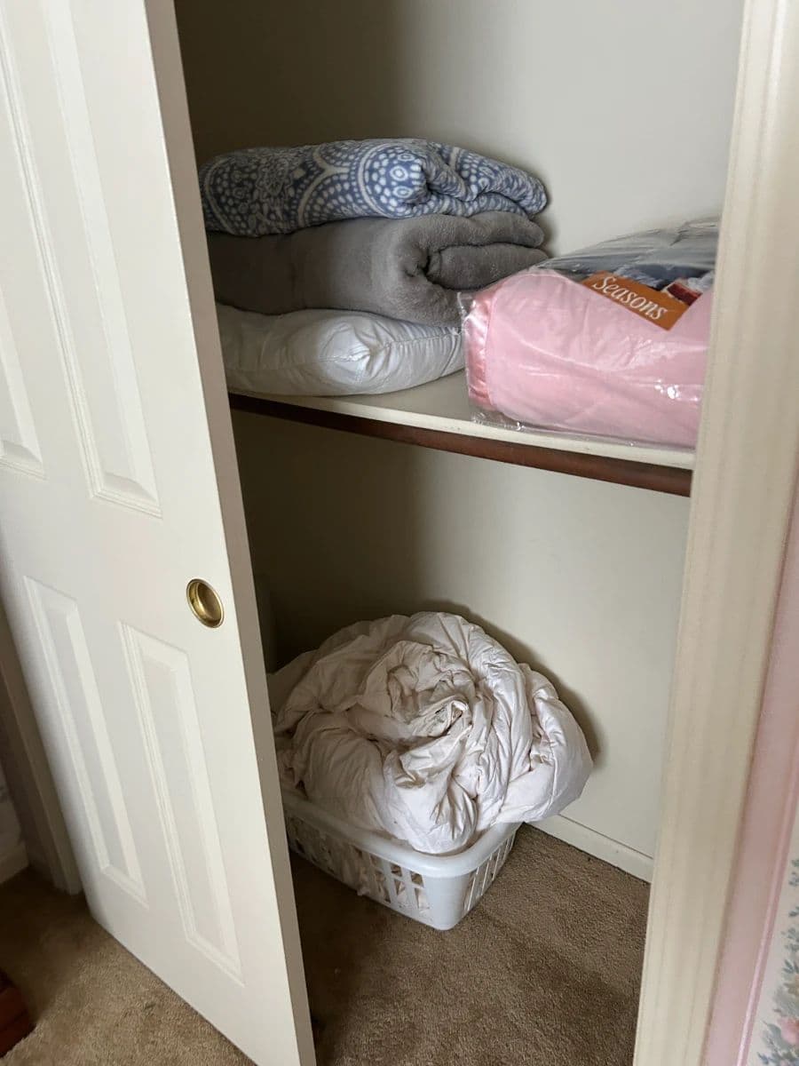 SINCERELY YOURS ESTATE SALE: VINTAGE FURNITURE, BOOKS, KITCHENWARE, CUTE DECOR photo 6