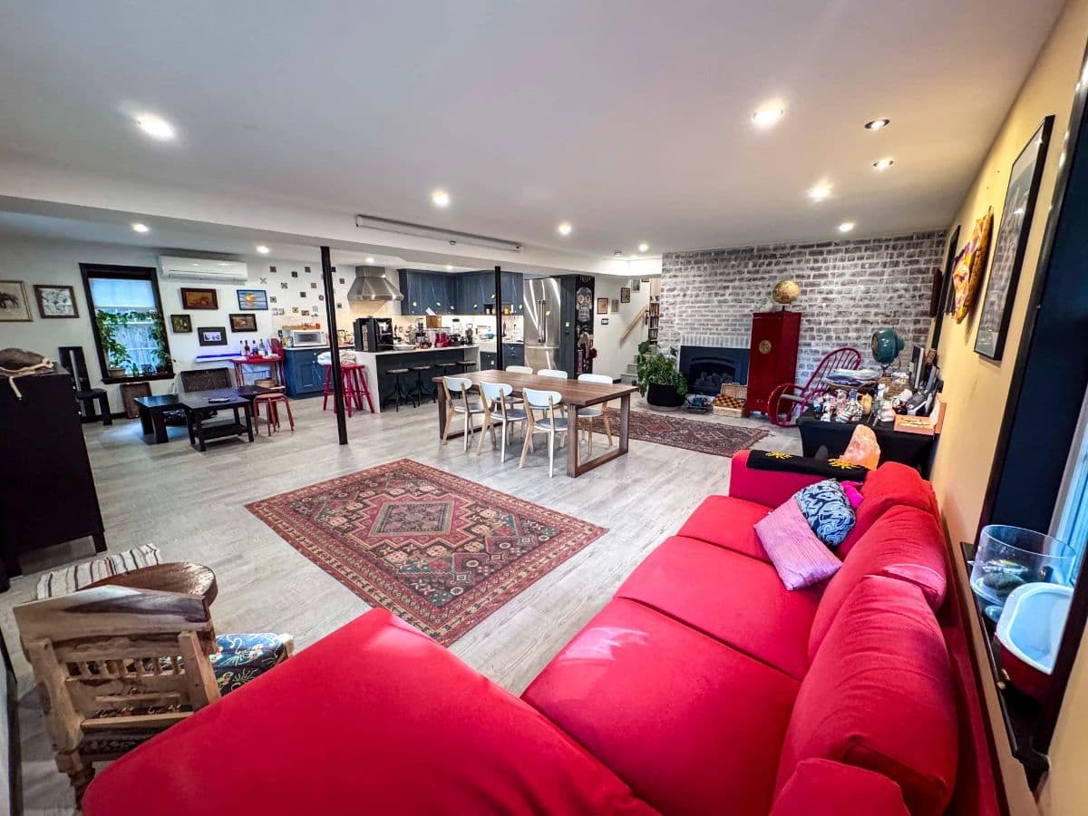 Palisades Italian Downsizing: 700+ Vinyl Records, 3,000 CDs, Murano Glass, Art & Designer Clothes photo 6