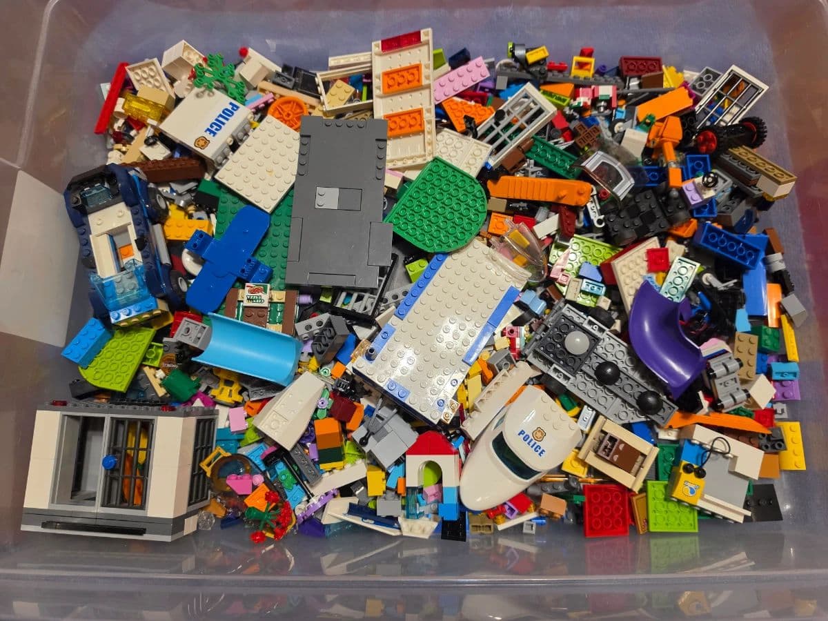 LEGO, LEGO, LEGO - Complete Sets, Partial Builds, Star Wars, Bulk Legos, Space, City, Lego Storage!! photo 4