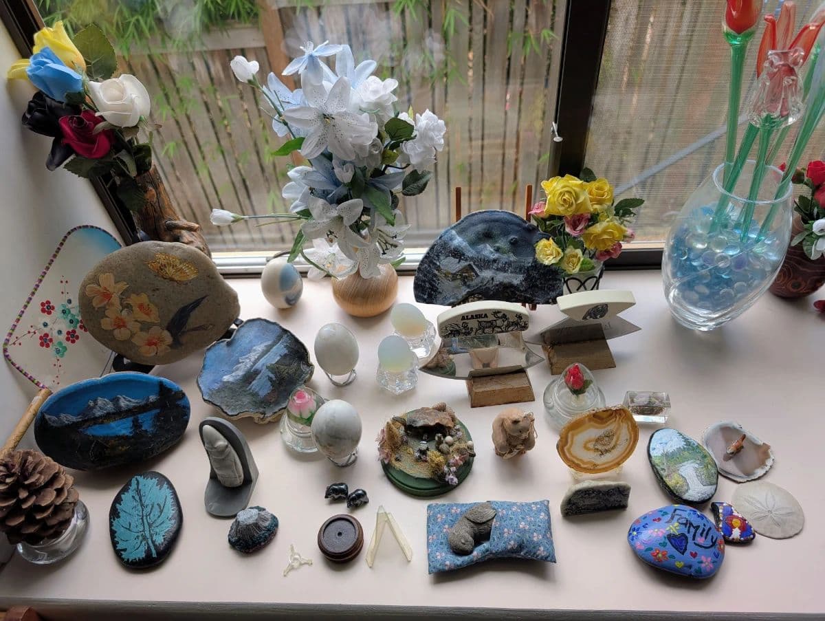 Phinney Ridge 50+ Year Estate Vintage CLOTHES Owl Collection TOOLS Belt Buckles KNIVES Bar photo 8