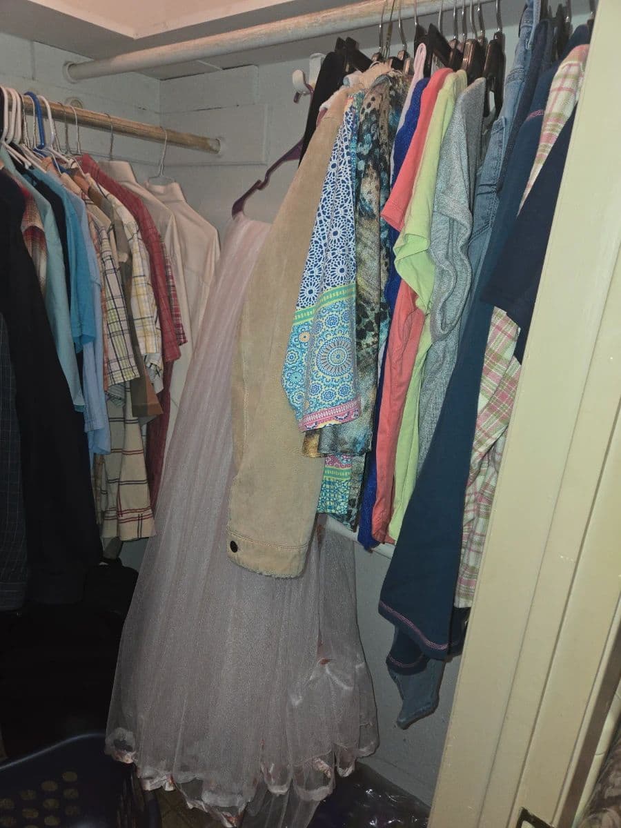 FULL HOUSE: JEWLERY, FURNITURE, BABY, COLLECTIBLES, CLOTHES, KITCHEN, LINENS, ETC., photo 10