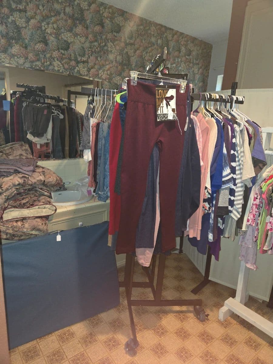 FULL HOUSE: JEWLERY, FURNITURE, BABY, COLLECTIBLES, CLOTHES, KITCHEN, LINENS, ETC., photo 8