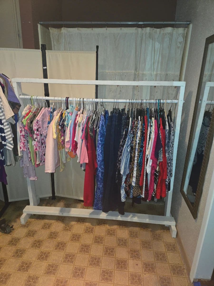 FULL HOUSE: JEWLERY, FURNITURE, BABY, COLLECTIBLES, CLOTHES, KITCHEN, LINENS, ETC., photo 9