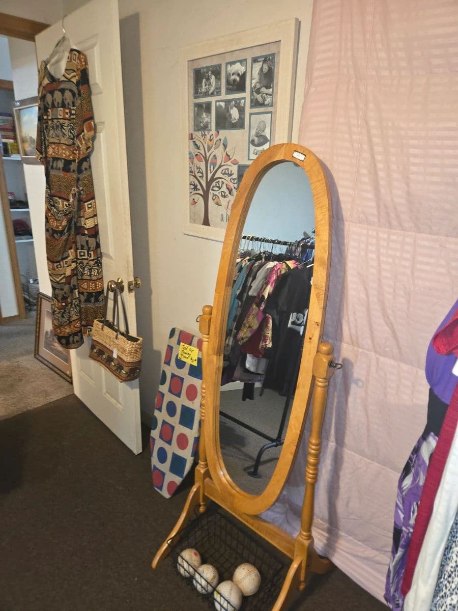 FULL HOUSE: JEWLERY, FURNITURE, BABY, COLLECTIBLES, CLOTHES, KITCHEN, LINENS, ETC., photo 6