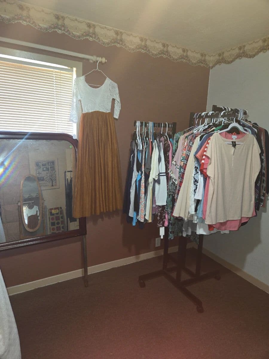 FULL HOUSE: JEWLERY, FURNITURE, BABY, COLLECTIBLES, CLOTHES, KITCHEN, LINENS, ETC., photo 7