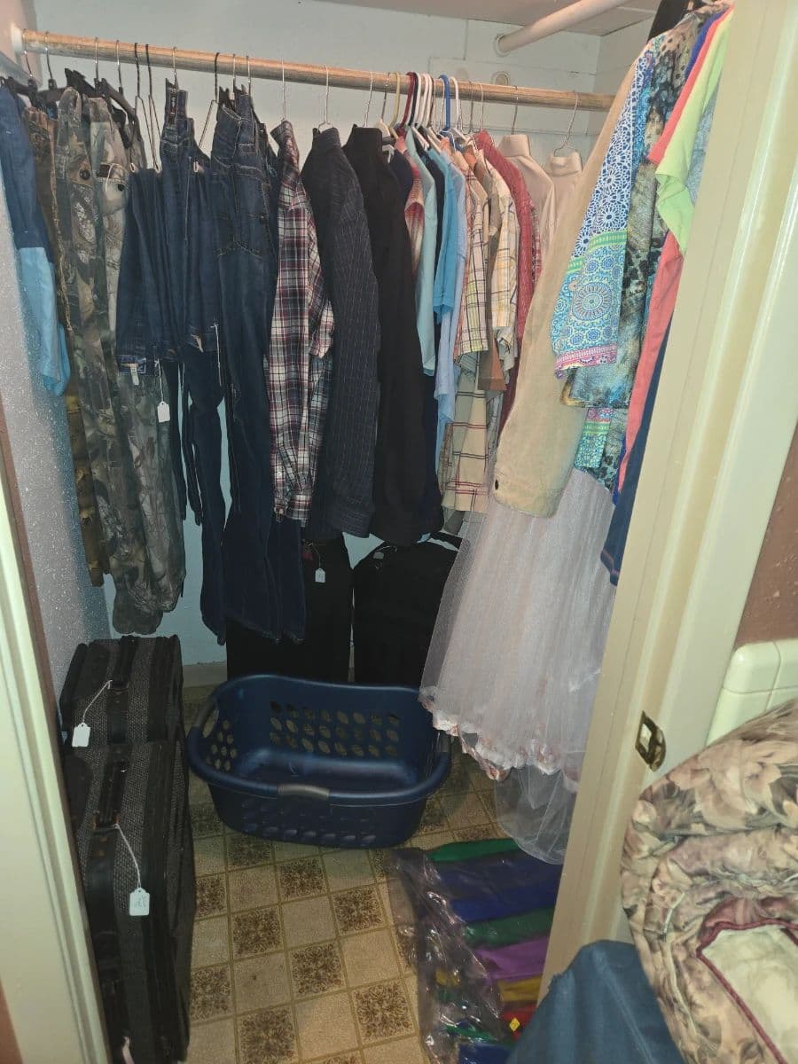 FULL HOUSE: JEWLERY, FURNITURE, BABY, COLLECTIBLES, CLOTHES, KITCHEN, LINENS, ETC., photo 11