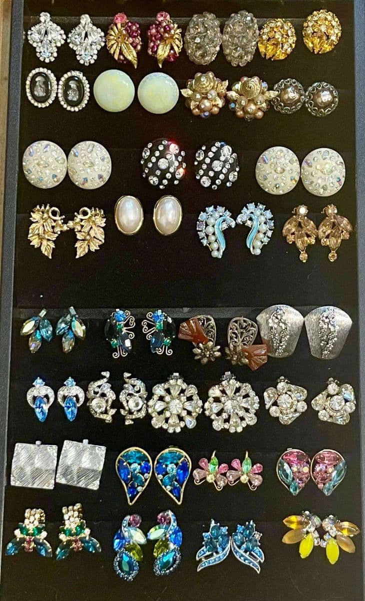 AMAZING AMOUNT OF VINTAGE JEWELRY and more... photo 12