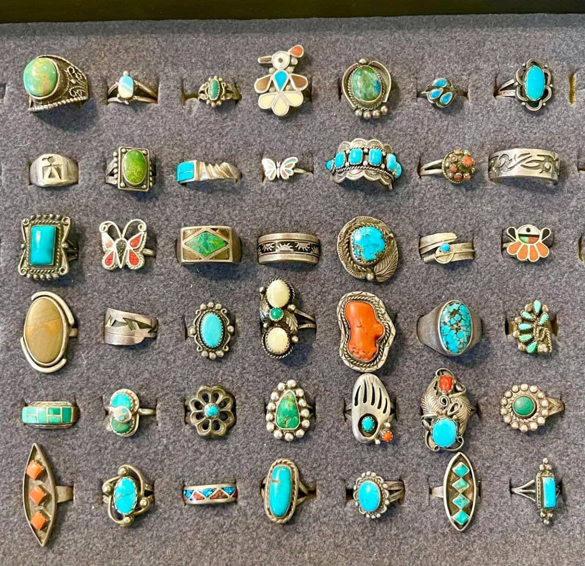 AMAZING AMOUNT OF VINTAGE JEWELRY and more... photo 2