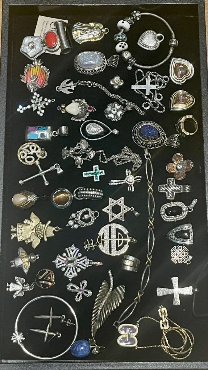 AMAZING AMOUNT OF VINTAGE JEWELRY and more... photo 6