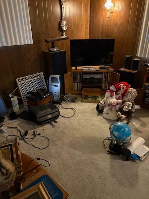 Westland Estate Sale Full Of Tools, Vintage Stereos, Dining Ware photo 4
