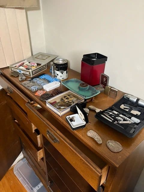 Westland Estate Sale Full Of Tools, Vintage Stereos, Dining Ware photo 10