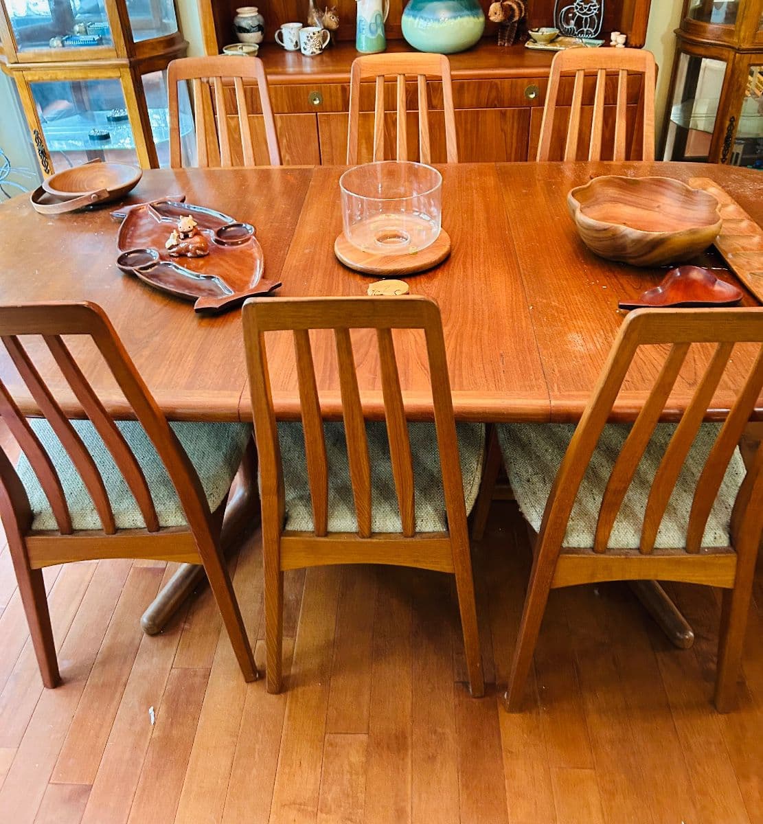 Donna Davis Estate Sales Llc: -Art Jewelry-MCM style furniture- Mower- More photo 7