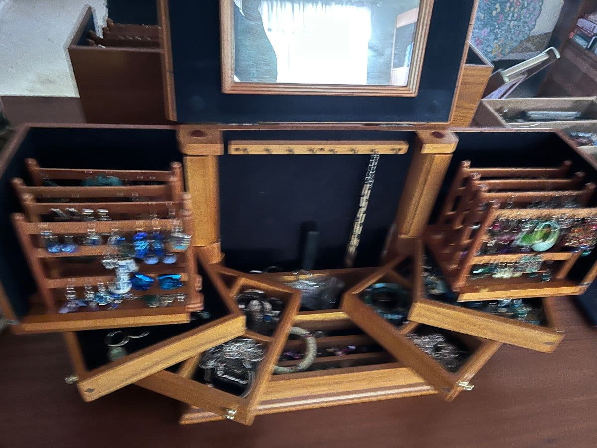 Donna Davis Estate Sales Llc: -Art Jewelry-MCM style furniture- Mower- More photo 5