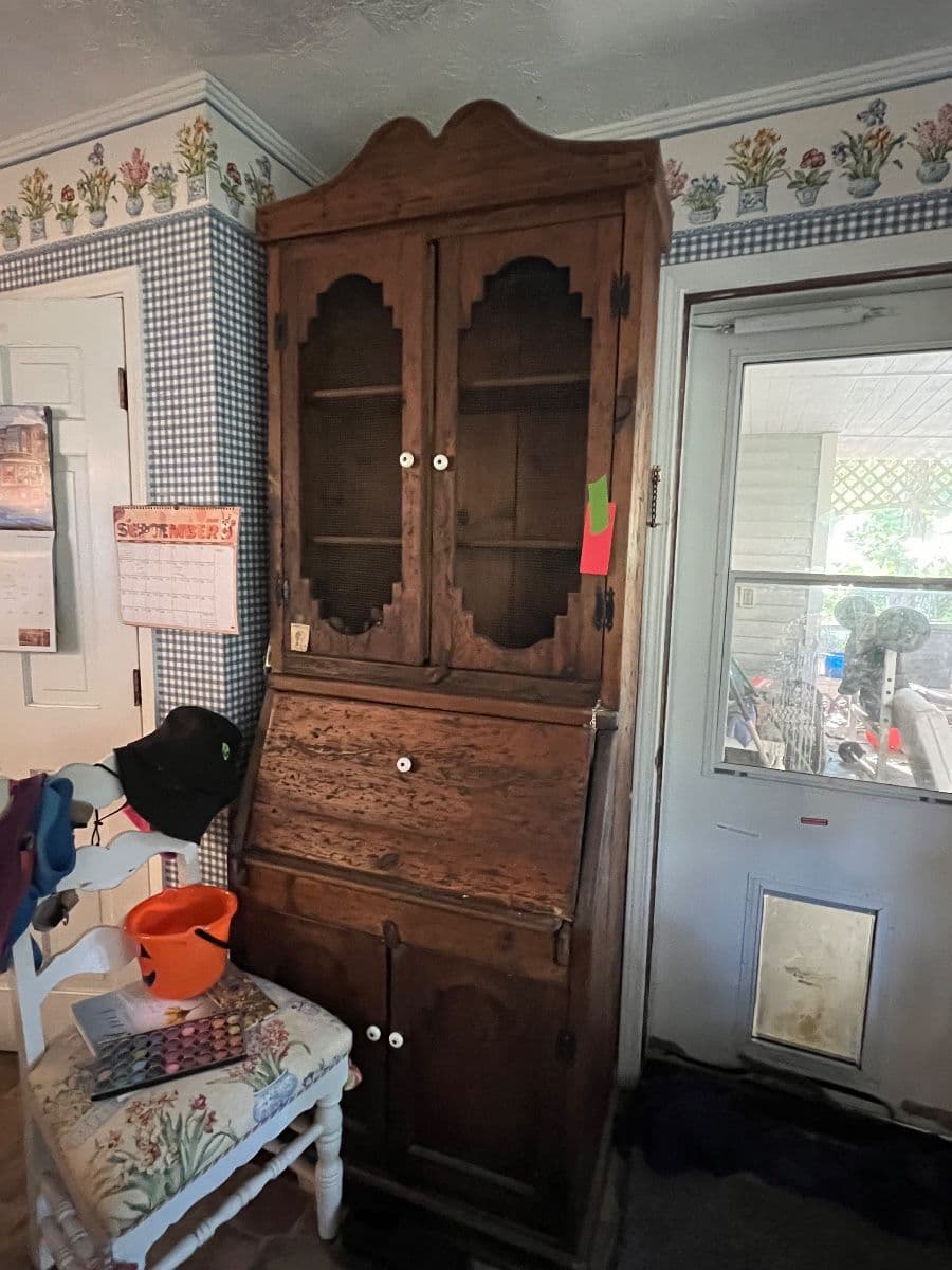 Swain Estate Sale By QueenBees Estate Sales photo 1