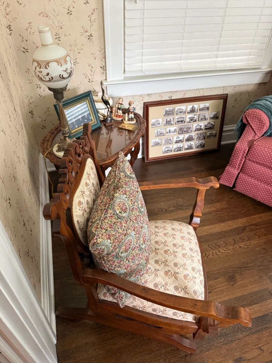 Kansas City Jewelry, Vintage Furniture and Collectibles Estate Sale photo 4