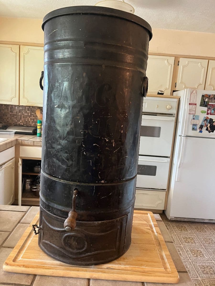 LARGE QUALITY ESTATE WITH ANTIQUES photo 2