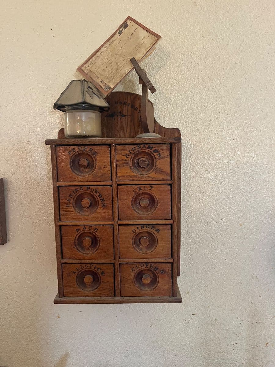 LARGE QUALITY ESTATE WITH ANTIQUES photo 3