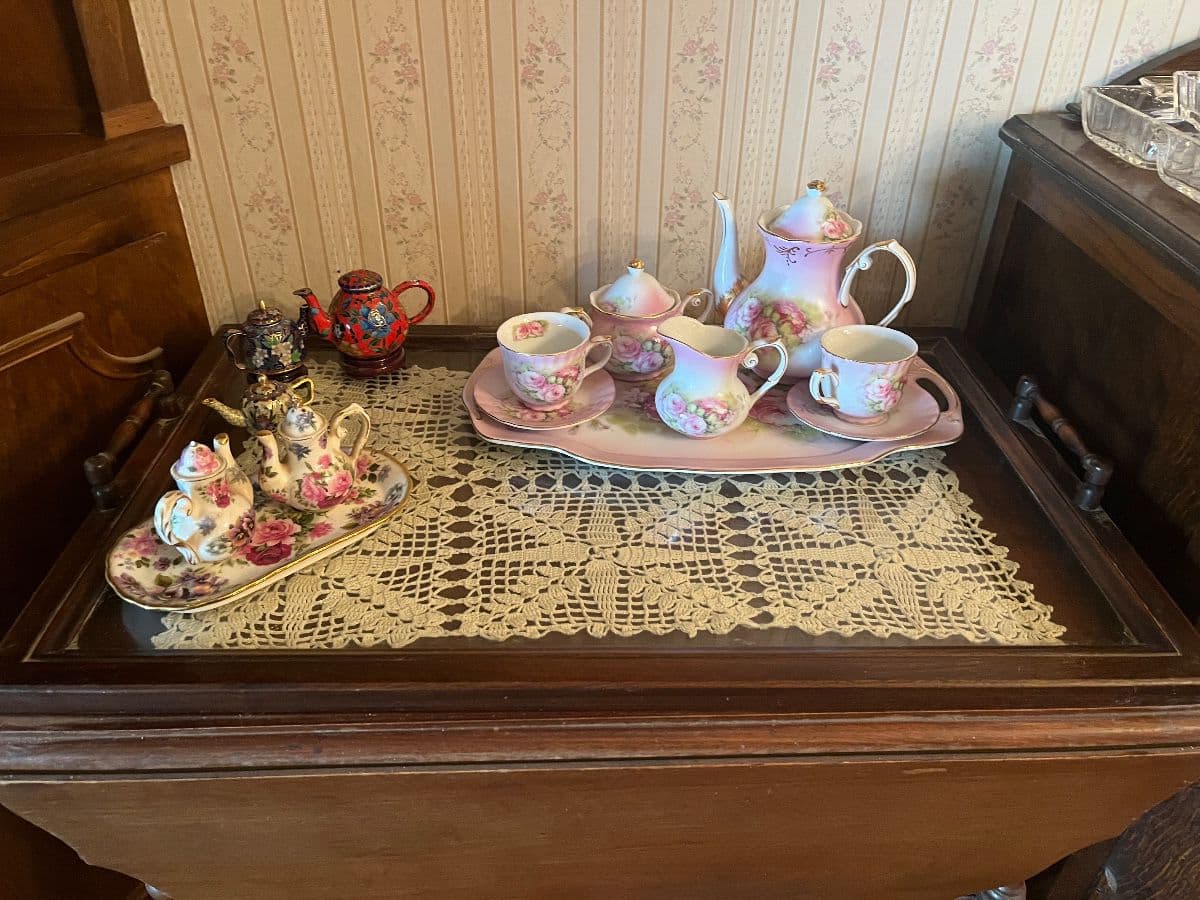 LARGE QUALITY ESTATE WITH ANTIQUES photo 10