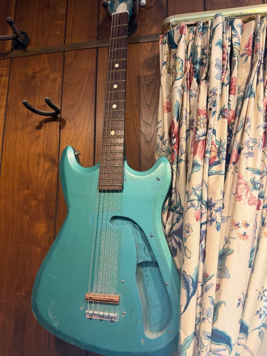Incredible Memphis, time capsule Estate sale with guitars & halloween pre-sale party friday night photo 2