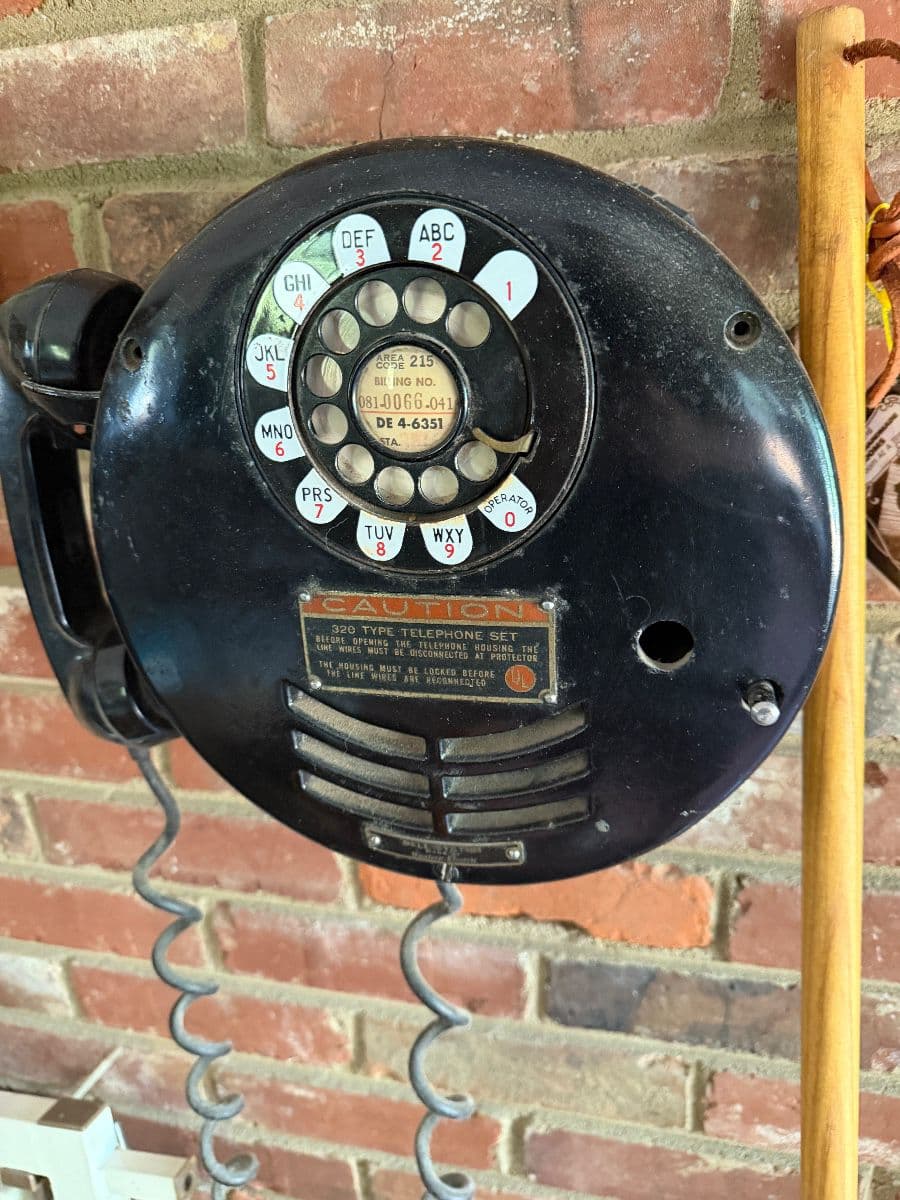 Incredible Memphis, time capsule Estate sale with guitars & halloween pre-sale party friday night photo 8