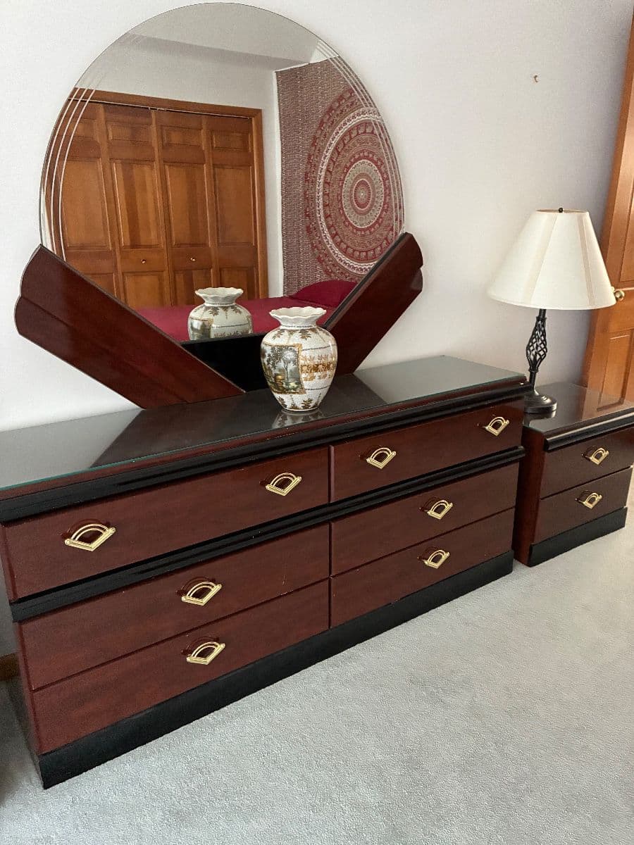 Vibrant Viscount-Early Bird Estate Sales photo 3