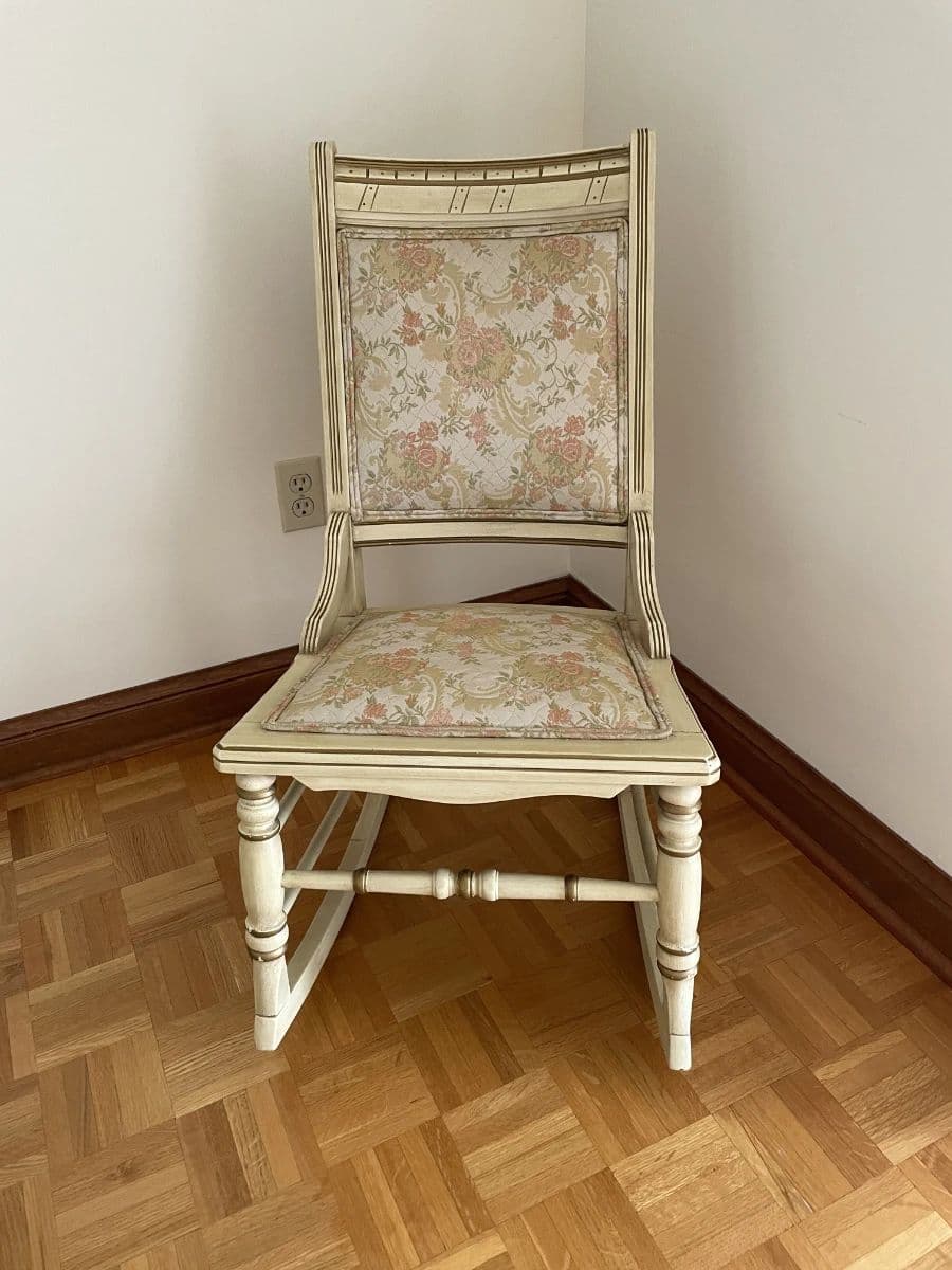 Traditional Antique & Vintage Filled Chesterfield Online Estate Sale photo 12