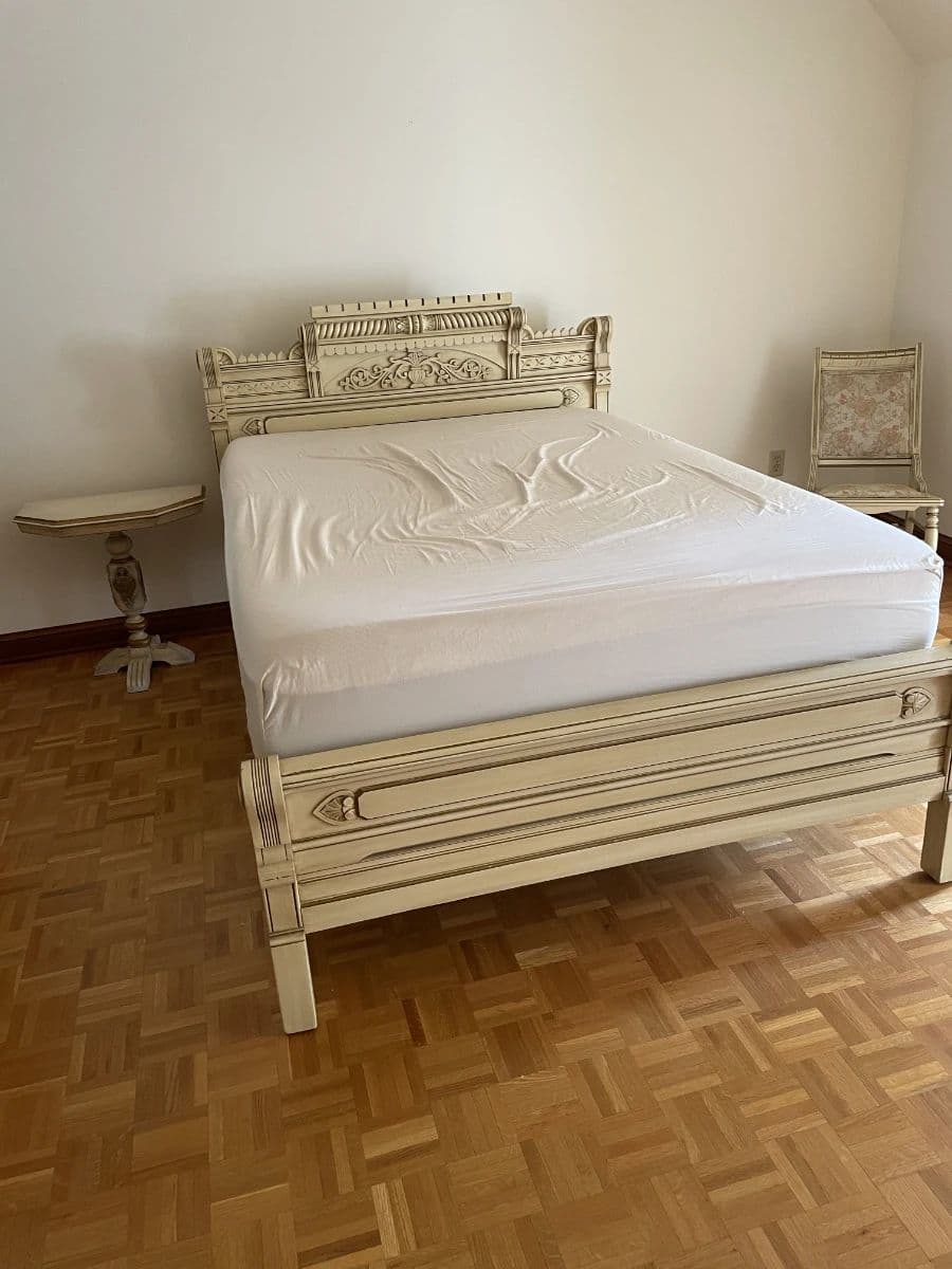Traditional Antique & Vintage Filled Chesterfield Online Estate Sale photo 11