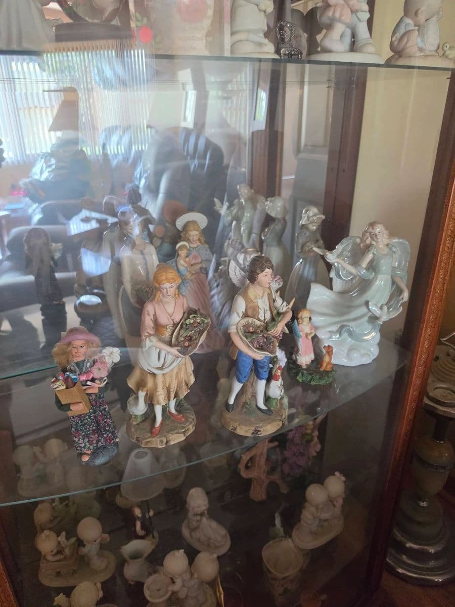 The Ultimate Bachelor Pad Lyons Estate Sale photo 4