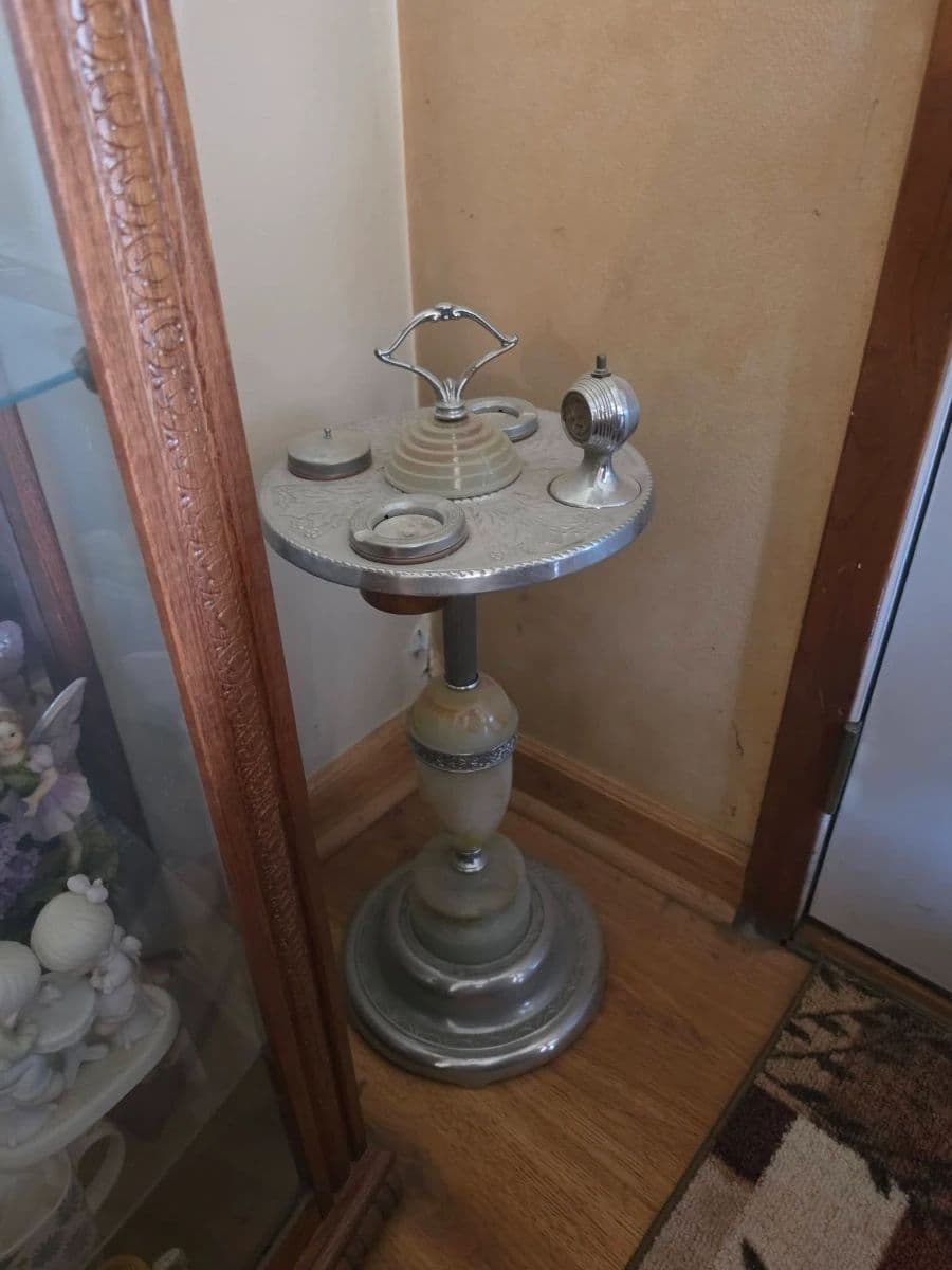 The Ultimate Bachelor Pad Lyons Estate Sale photo 2