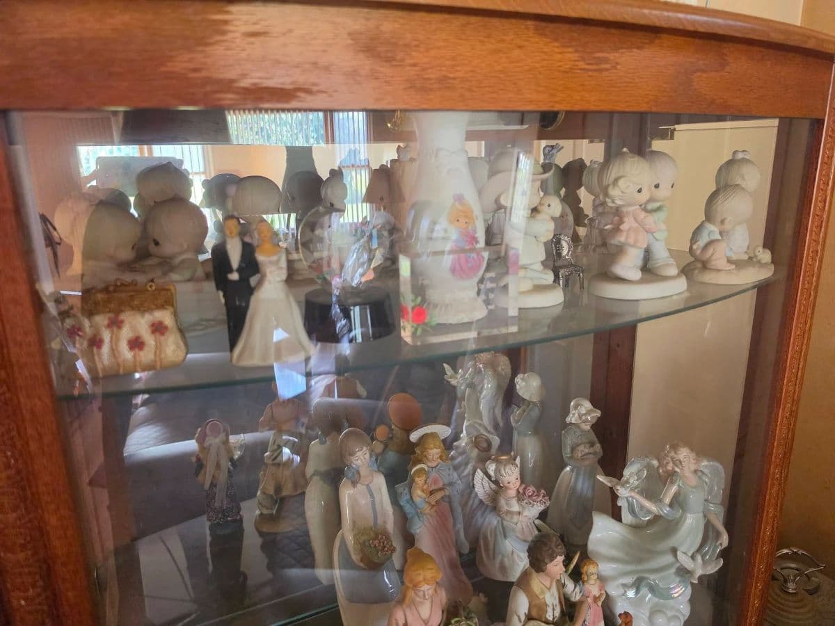 The Ultimate Bachelor Pad Lyons Estate Sale photo 5