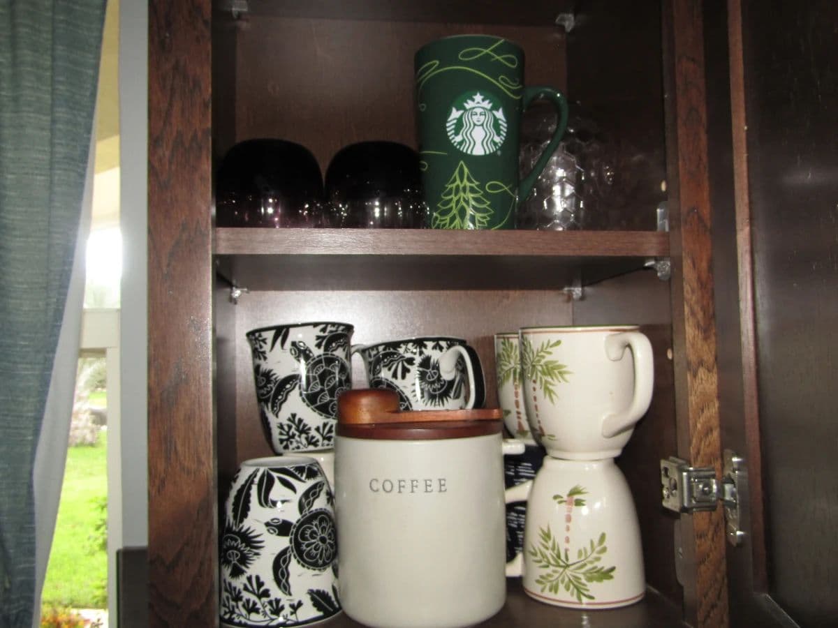 Clean, Cozy, Beachy Feel Home W/ Fun Contents photo 11