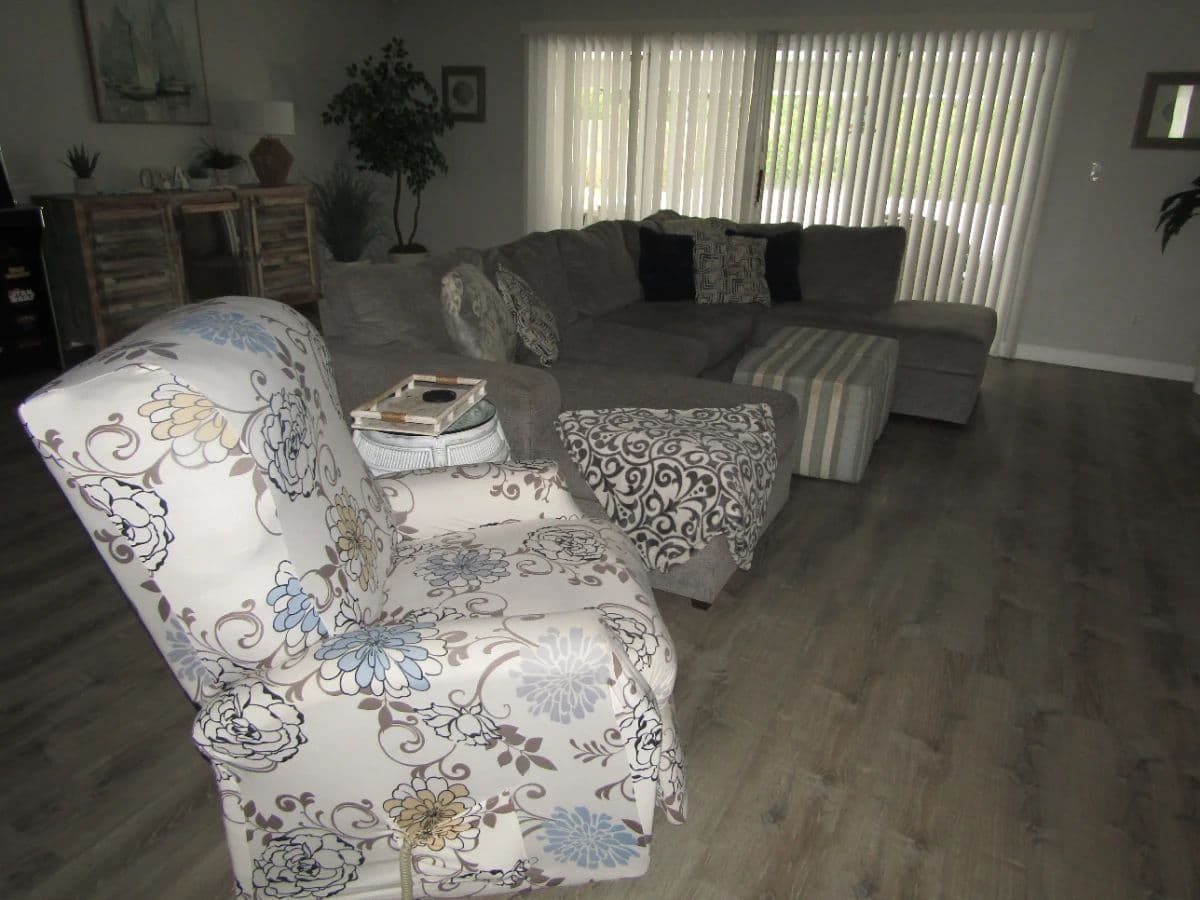 Clean, Cozy, Beachy Feel Home W/ Fun Contents photo 4