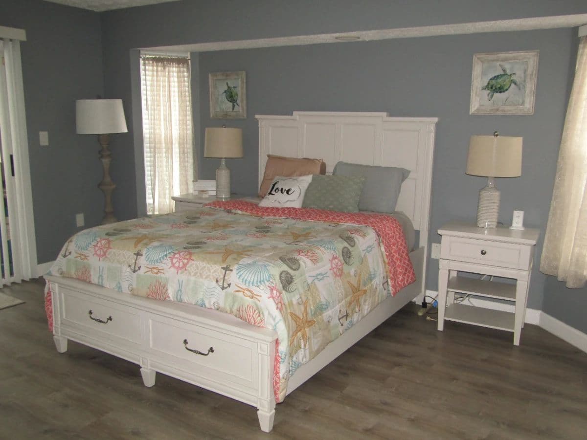 Clean, Cozy, Beachy Feel Home W/ Fun Contents photo 9