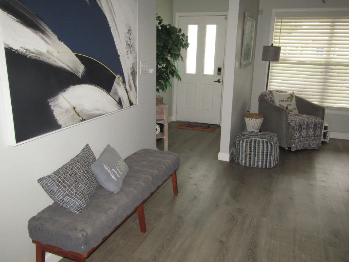 Clean, Cozy, Beachy Feel Home W/ Fun Contents photo 7