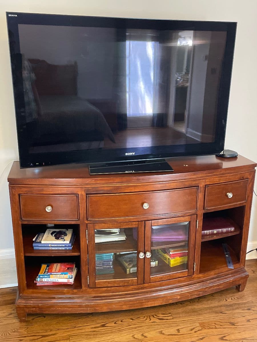 Blue Moon Collierville Sale! Modern Bed Room Suit, Refrigerator, Lladro, and Artwork photo 8